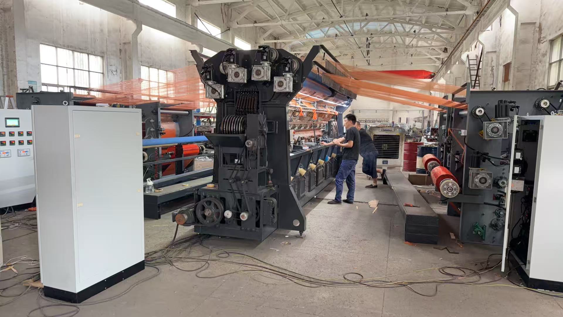 أحدث حالة شركة حول Double Needle Bed Warp Knitting Machine for Industrial Textile Manufacturing